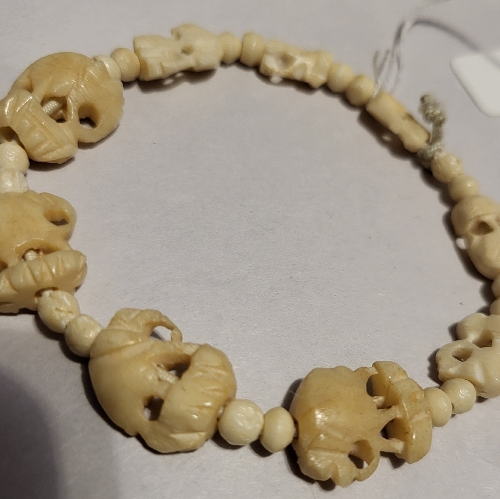Vintage 1960s Hand Carved Bone - Elephant Stretchy Bracelet - Picture 2 of 4